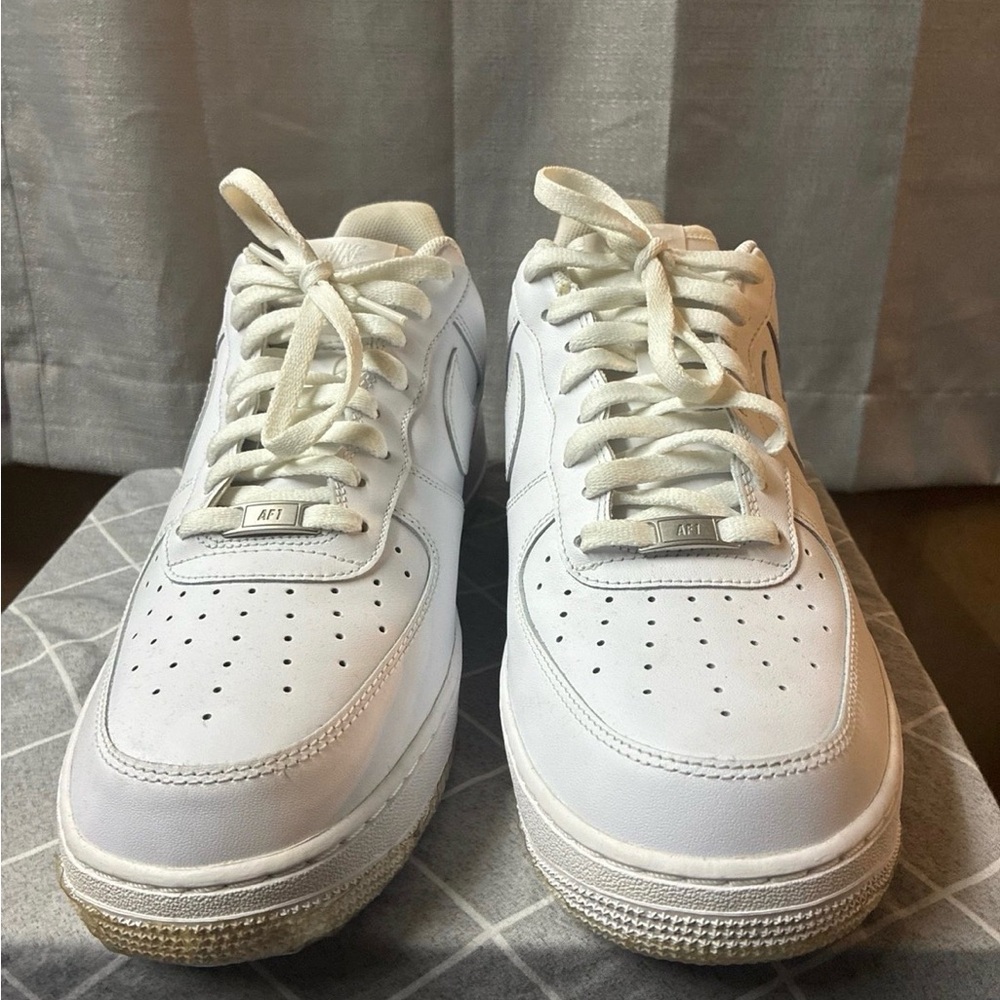 Nike Men's White Leather Low-Top Sneakers